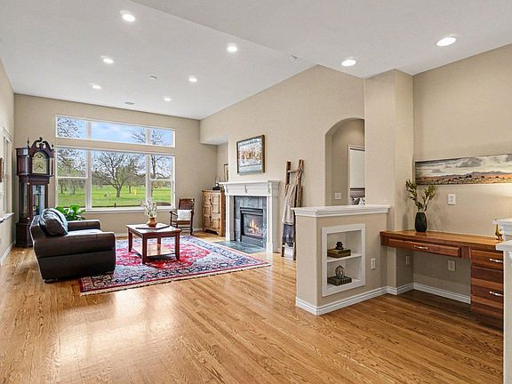 3rd image of 743 Windflower Dr