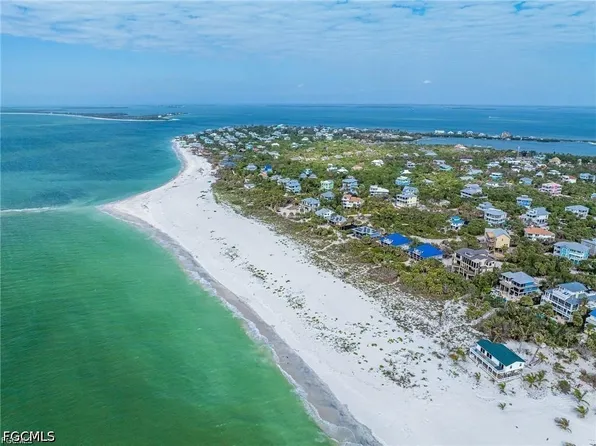 484 Gulf Bend Dr, Upper Captiva, FL 33924