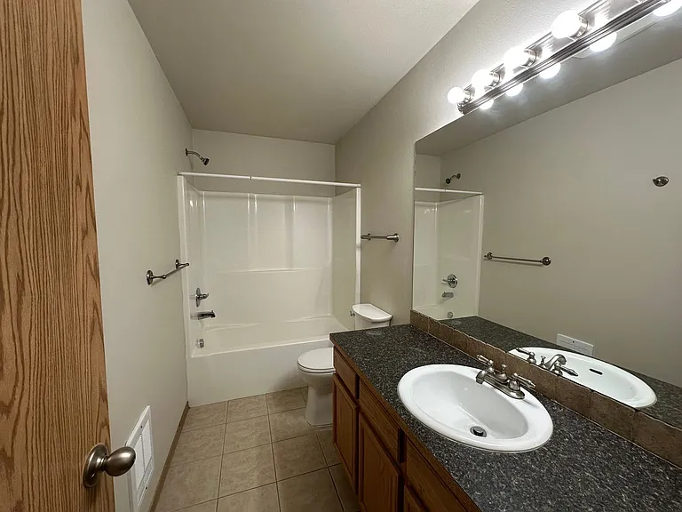 5752 Legoe Ave #202 — Photo 26
