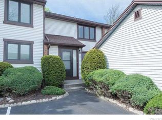 102 Charlesgate Cir, East Amherst, NY 14051