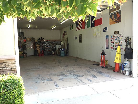 Garage without vehicles