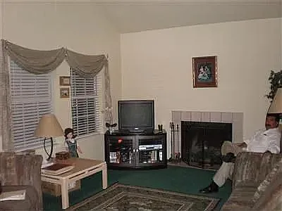 4 bed, 2.5 bath, 1715 sqft, $2,800 — Photo 3