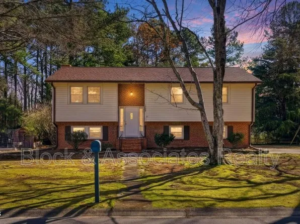 1200 Boxwood Ln, Apex, NC 27502