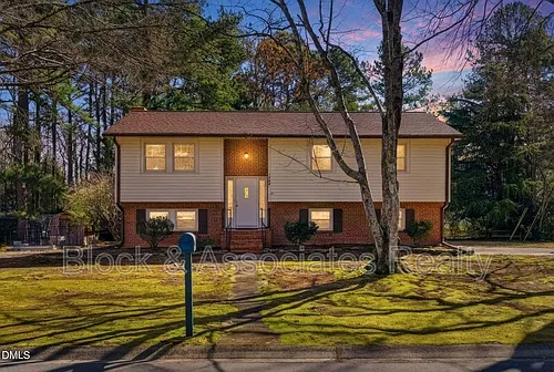 1200 Boxwood Ln Photo 1