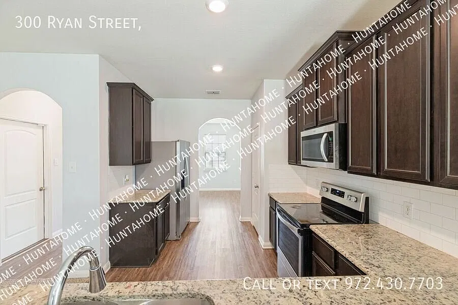 Move In By November 30 And Receive Your First Full Month Free With An 15-Month Lease! — Photo 4