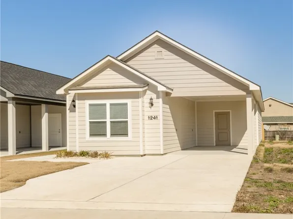 1241 Storm Row Ln, Bryan, TX 77803