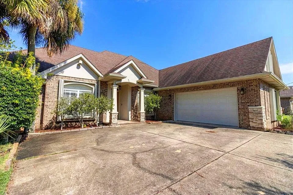 1866 Sunrise Dr