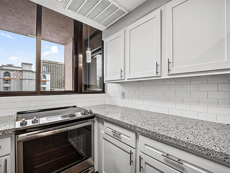 5150 Hidalgo St #402 — Photo 30
