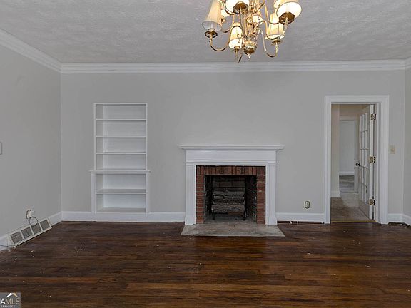 3rd image of 6041 Buxton Dr