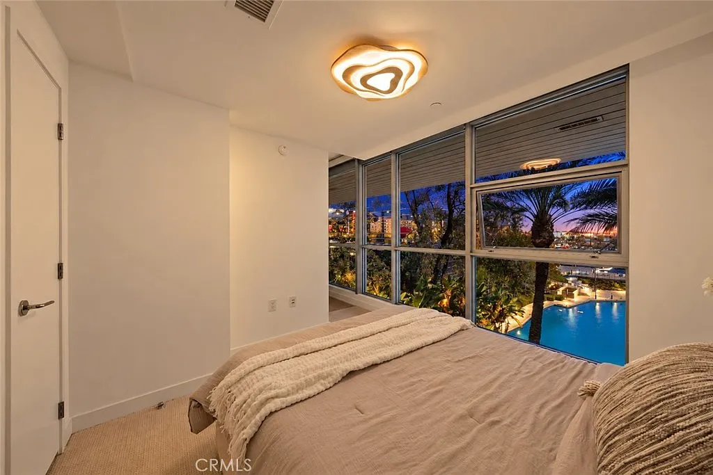 2 bed, 1200 sqft, $6,000 — Photo 2