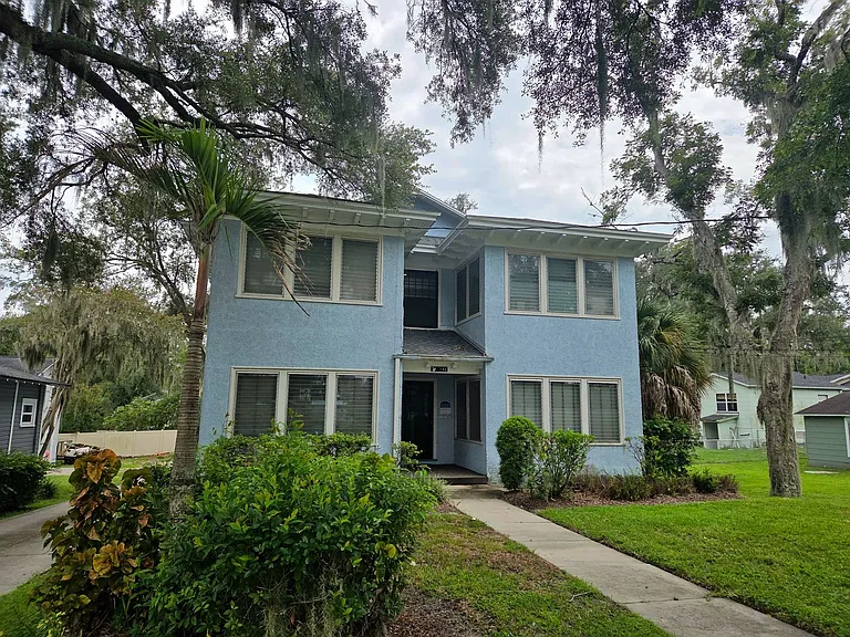 211 E Park St — Photo 1