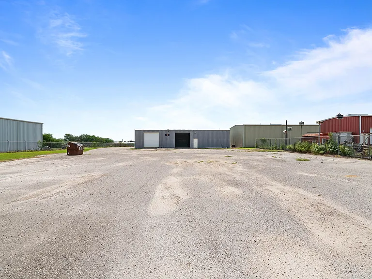 2404 S US Highway 281 #1 — Photo 47