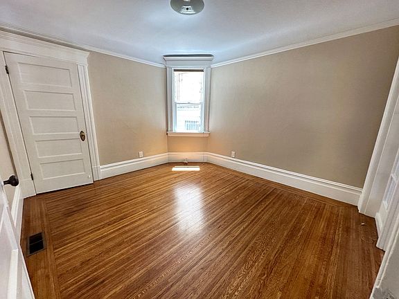 4th image of 951 Dolores St #A