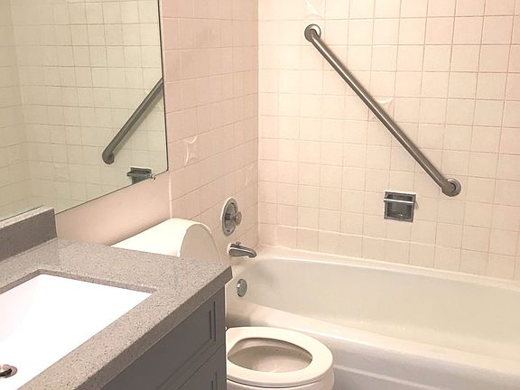 5th image of 5117 Blodgett Ave APT 210