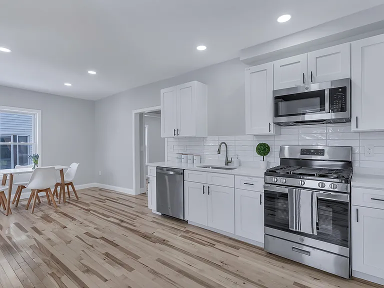 73 Walnut St — Photo 3