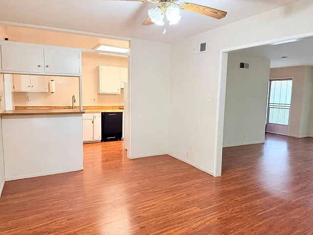 1746 Dewey St — Photo 6