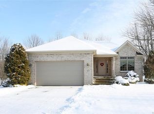 2271 Hopkins Rd, Getzville, NY 14068