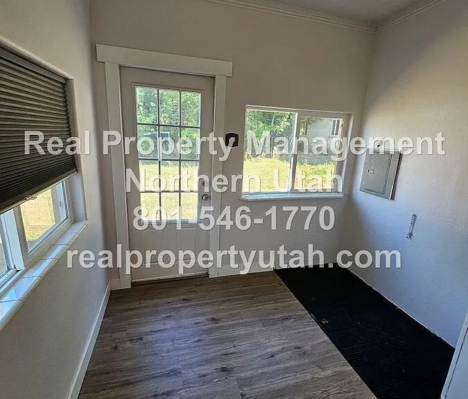 662 E 4th St #COPY — Photo 12