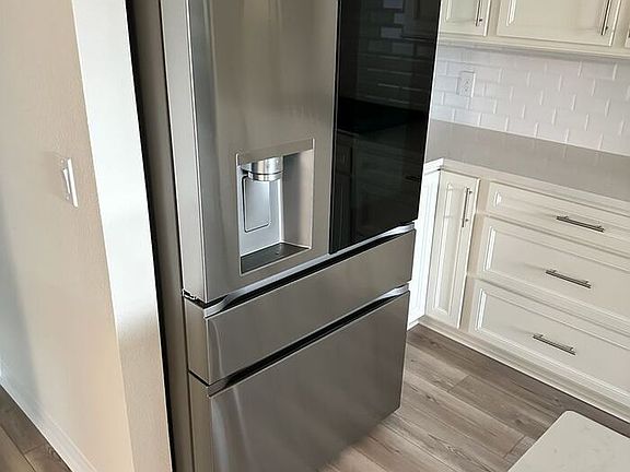 4th image of 10405 Park Estates Ave