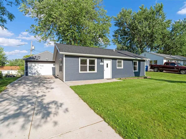 7411 Cedar St, Davenport, IA 52806