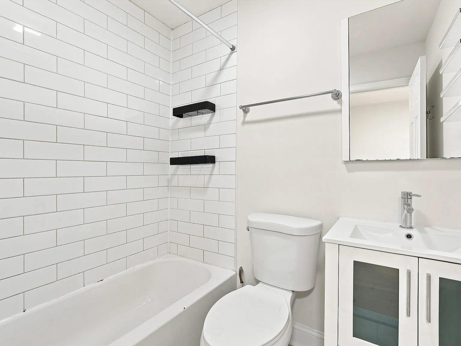 2 bed, 1.5 bath, $2,600 — Photo 3