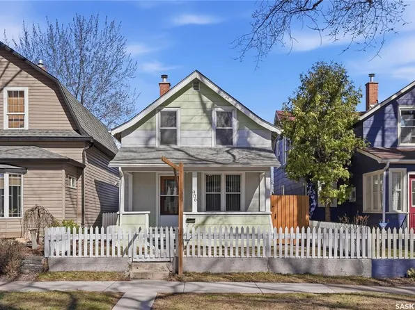 906 I AVENUE S, Saskatoon, SK S7M 1Z4