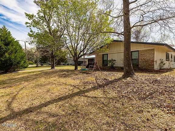 3rd image of 115 Tanglewood Drive
