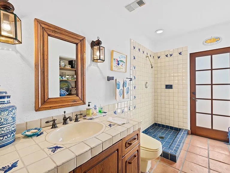 1511 E Lake Dr — Photo 13