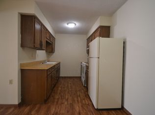 710 Elm Dr APT 7, Warsaw, MO 65355