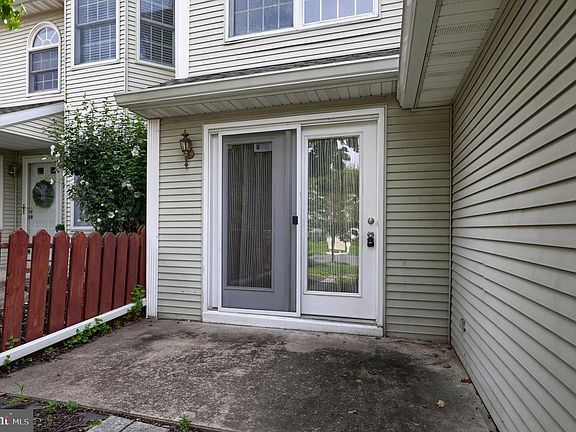 3rd image of 1091 Country Hill Dr