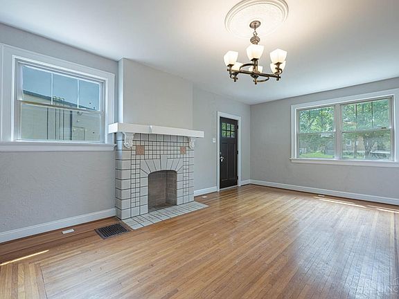 2nd image of 5016 Casa Loma Blvd