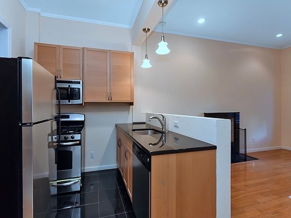 5th image of 206 E 124th St APT 1D