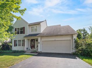 11 S Conway Ct, South Elgin, IL 60177