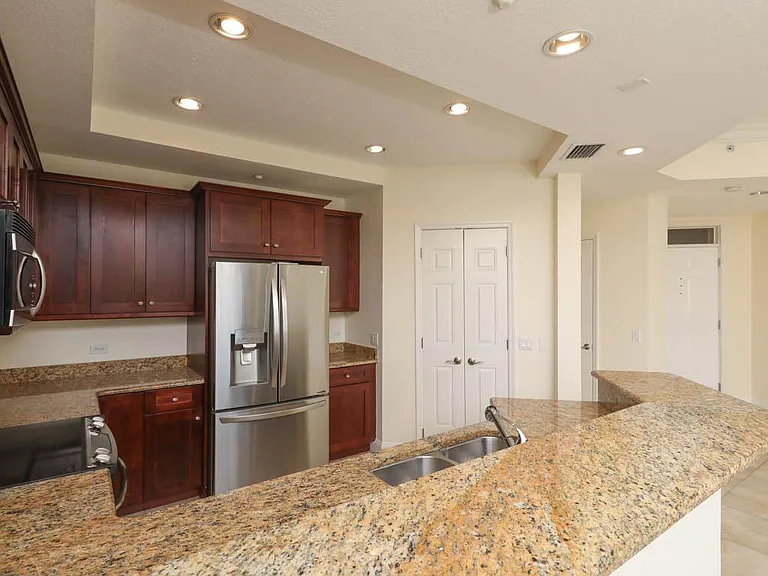 7612 Lake Vista Ct #308 — Photo 8