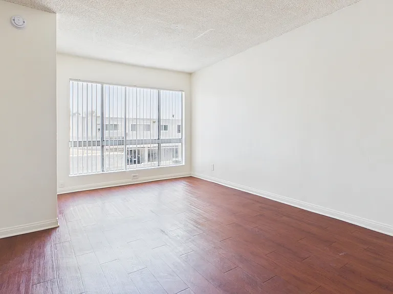 Sepulveda Manhattan Apartments — Photo 14