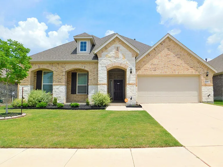 1321 Millican Ln — Photo 2