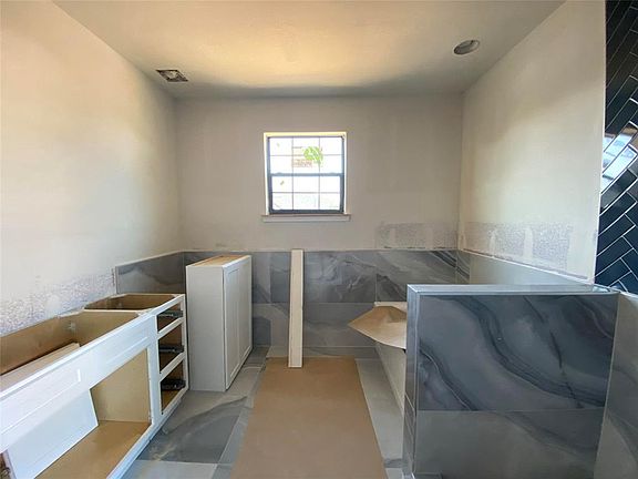 3rd image of 5938 Bear Creek Dr E