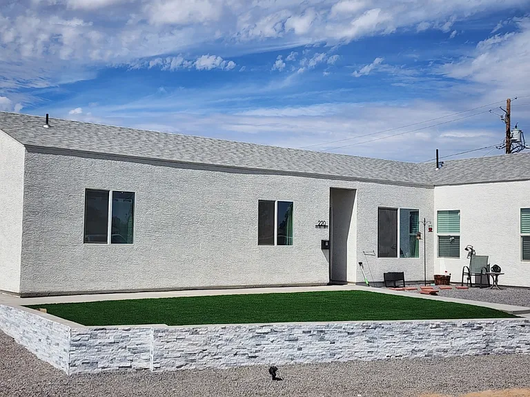 220 4th Ave E #2 — Photo 1