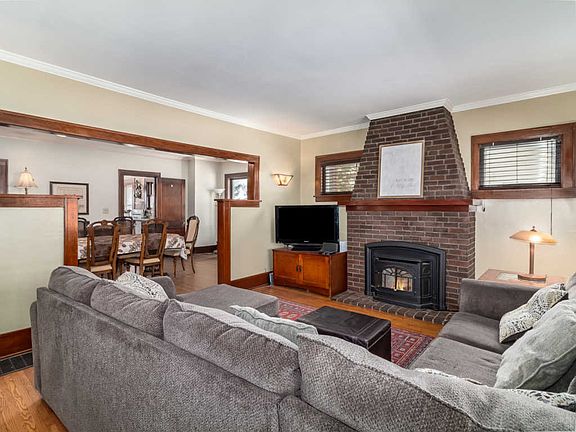 2nd image of 828 Clay St