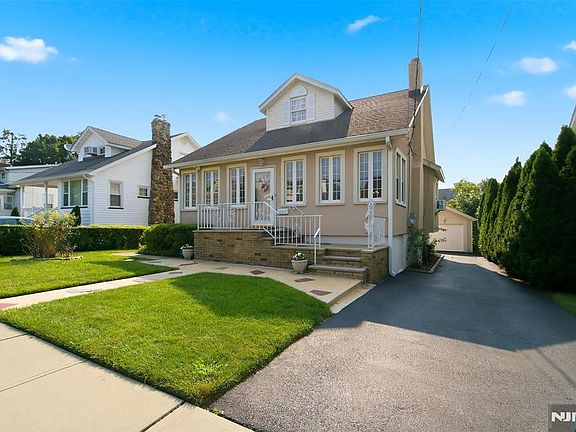 3rd image of 404 Palmer Avenue