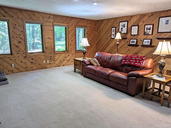 3rd image of 190 Timberlane Ln