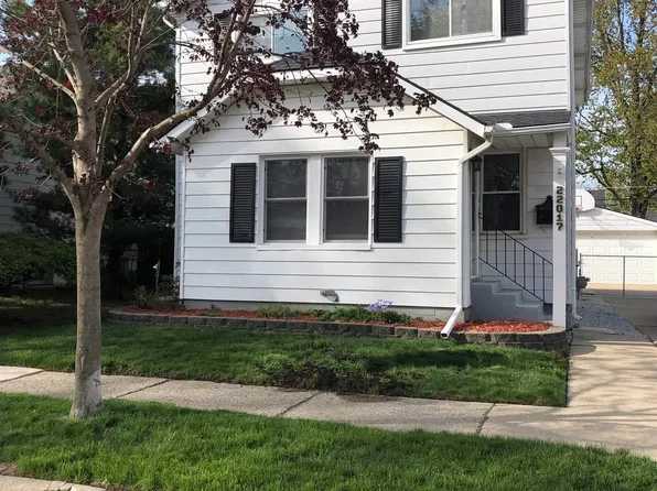 22017 Rosedale St, Saint Clair Shores, MI 48080