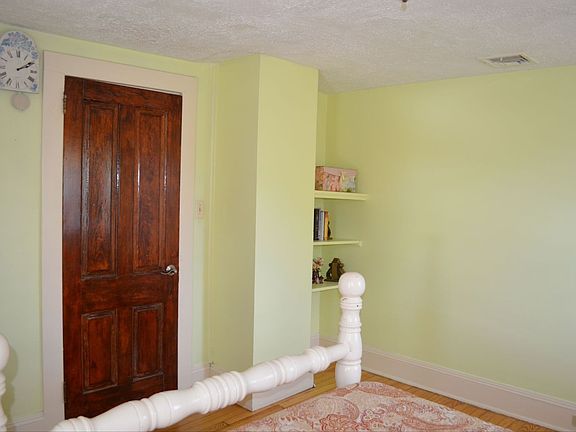 2nd image of 275 E Mount Pleasant Ave