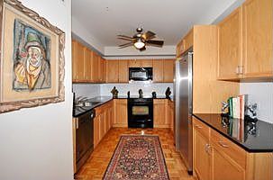 3rd image of 100 Harbor View Dr #617