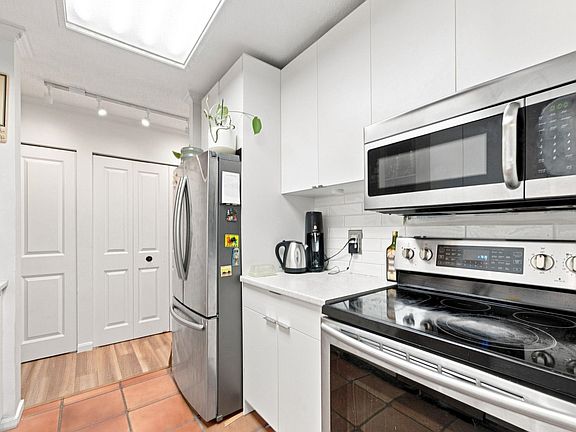 2nd image of 1510 W 1st Ave #105
