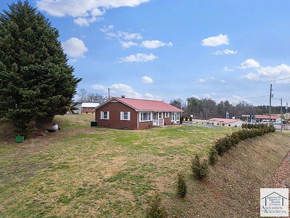 3rd image of 62 Connect Rd