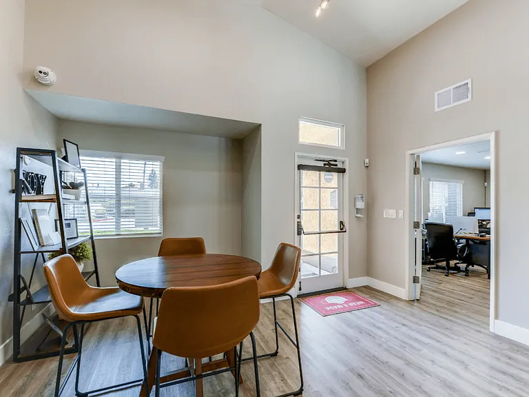 Gladstone Ridge Apartments — Photo 15