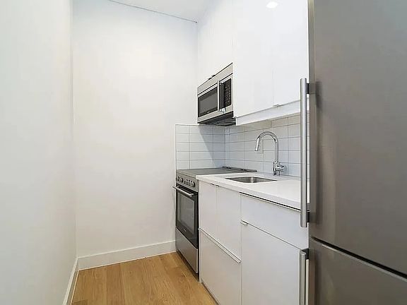 3rd image of 59 Thompson St APT 19