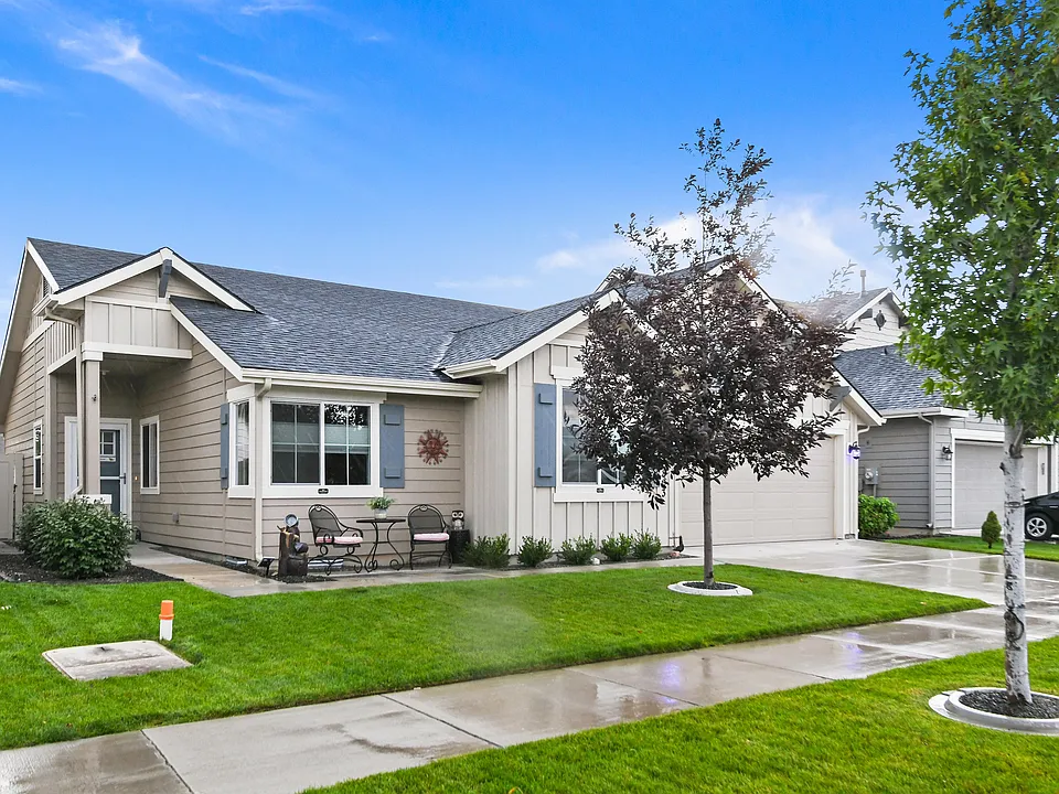 5803 W Los Flores Dr