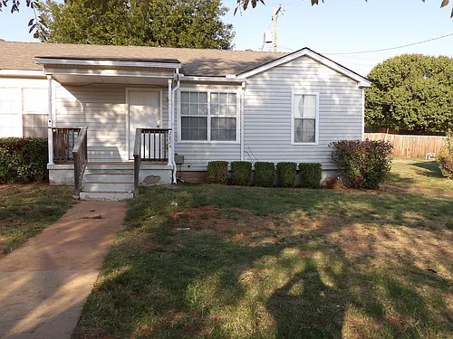 2824 NW Mobley St Photo 1